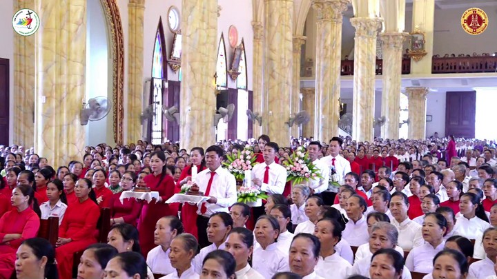 long thuong xot giao hat dai dong 2025 12