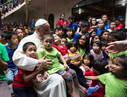 pope francis met with street children during his visit to the philippines on january 16 2015 credit ansa losservatore romano cna e1510856082560