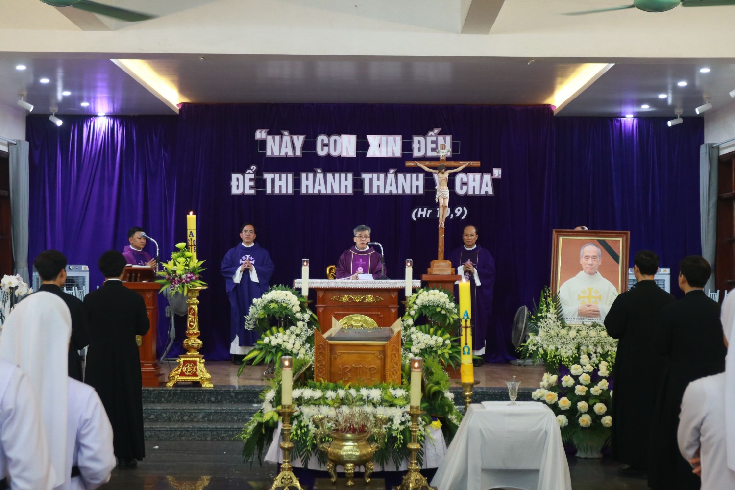 ĐCV cử hành tang lễ cha cố Giuse Phạm Văn Chỉnh