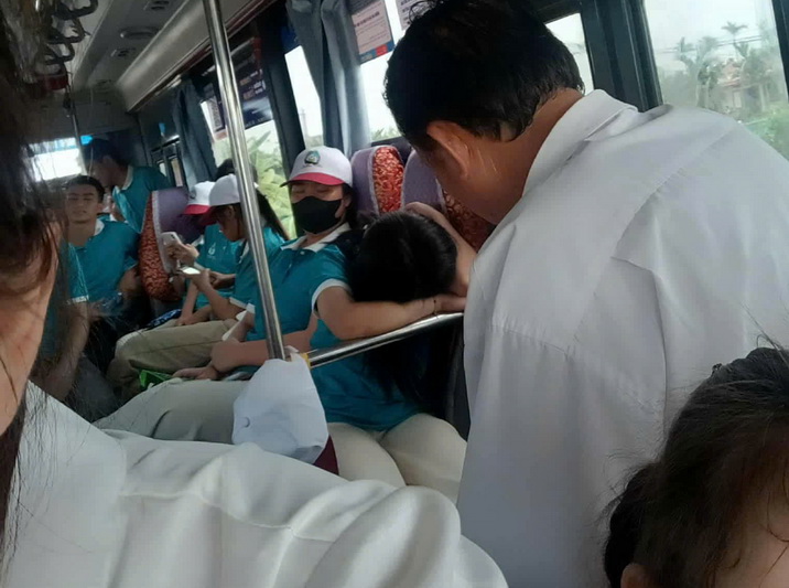 z7700717207758 738d217f23b4e84c9caa768e30774a38