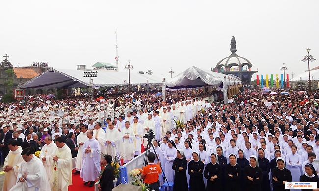 Thánh Lễ Truyền Dầu Năm 2017