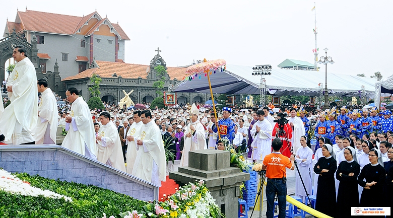 Thánh Lễ Truyền Dầu Năm 2017