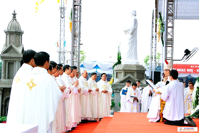 Thánh Lễ Truyền Dầu Năm 2017