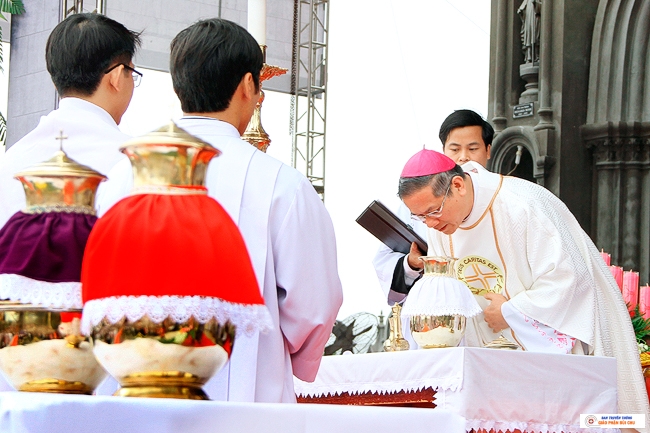 Thánh Lễ Truyền Dầu Năm 2017