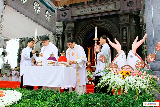 Thánh Lễ Truyền Dầu Năm 2017