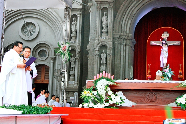 Thánh Lễ Truyền Dầu Năm 2017