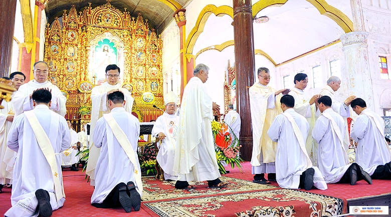 Hình ảnh lễ Truyền Chức Linh Mục năm 2018