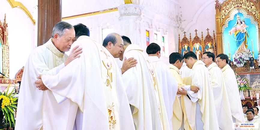 Hình ảnh lễ Truyền Chức Linh Mục năm 2018