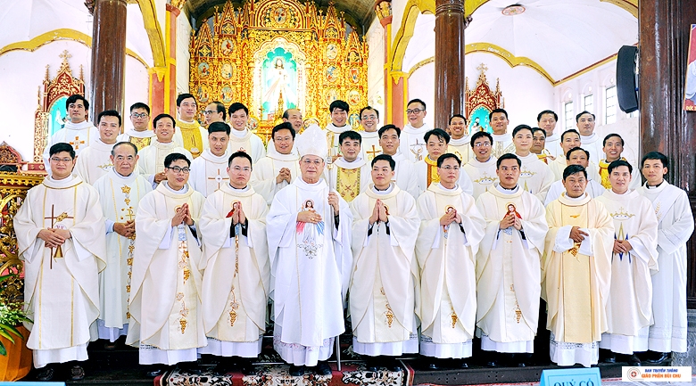 Hình ảnh lễ Truyền Chức Linh Mục năm 2018