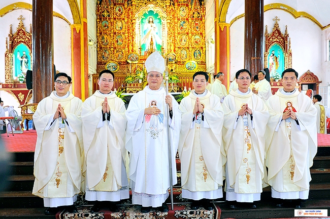 Hình ảnh lễ Truyền Chức Linh Mục năm 2018