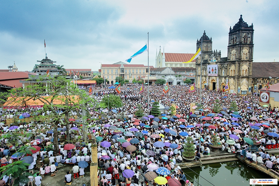 Lễ Truyền Dầu Giáo phận Bùi Chu năm 2020