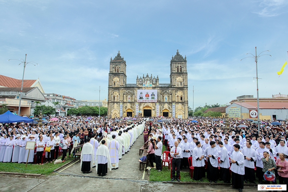 Lễ Truyền Dầu Giáo phận Bùi Chu năm 2020