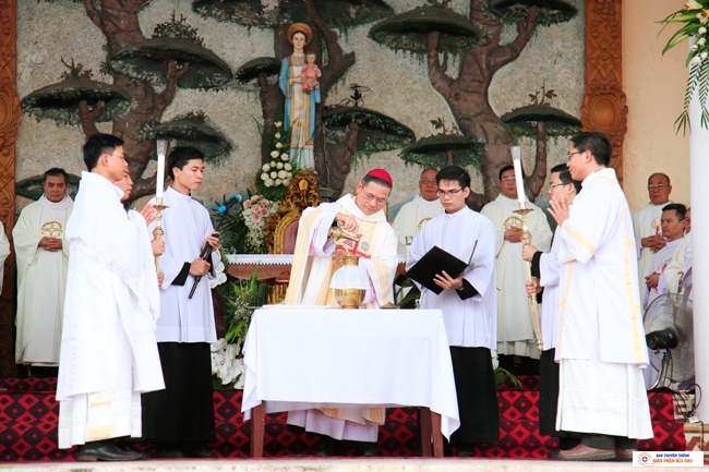 Lễ Truyền Dầu Giáo phận Bùi Chu năm 2020