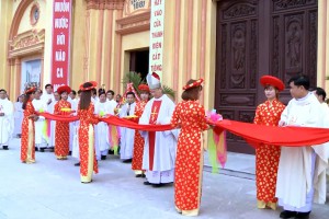 Thánh lễ tạ ơn cắt băng khánh thành nhà thờ Giáo xứ Nam Đường