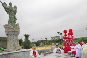Giáo xứ Hưng Nhượng: Thánh lễ tạ ơn cắt băng khánh thành tượng đài Thánh Vinh Sơn